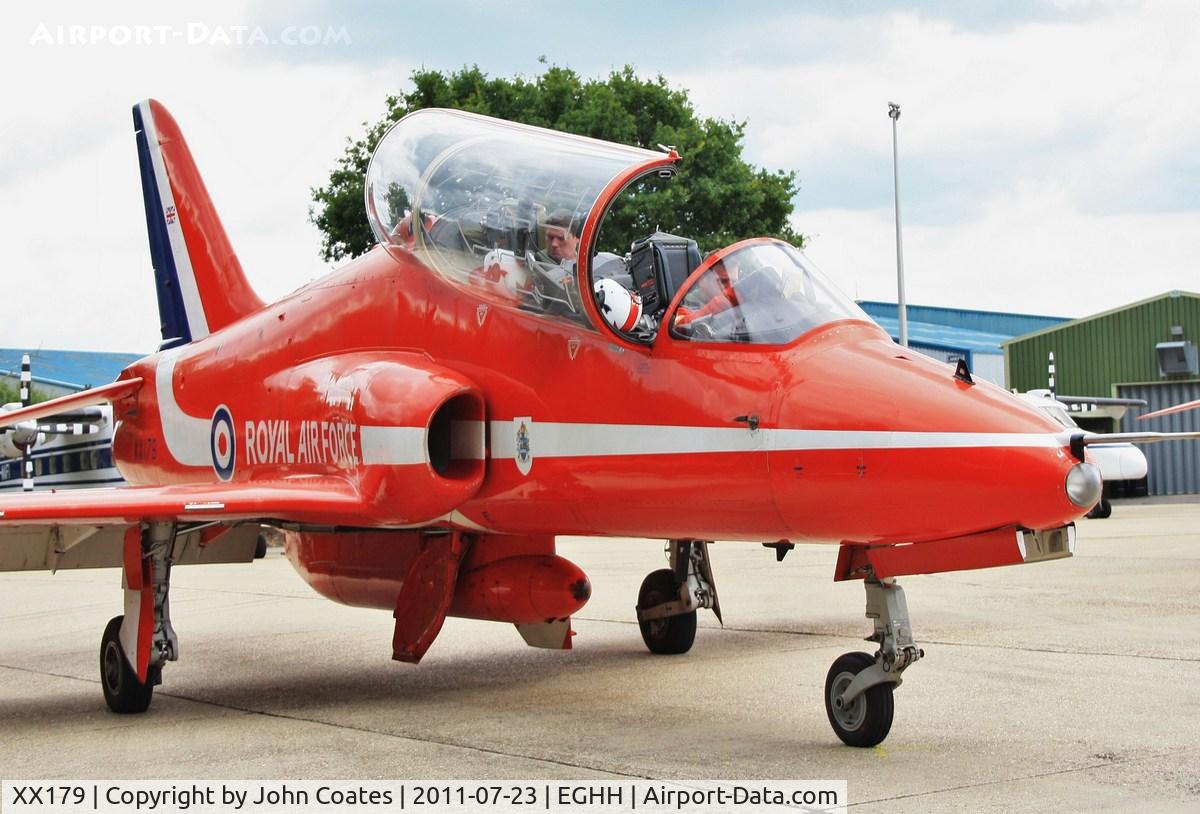 XX179, 1977 Hawker Siddeley Hawk T.1W C/N 026/312026, Preparing for departure from Cobham