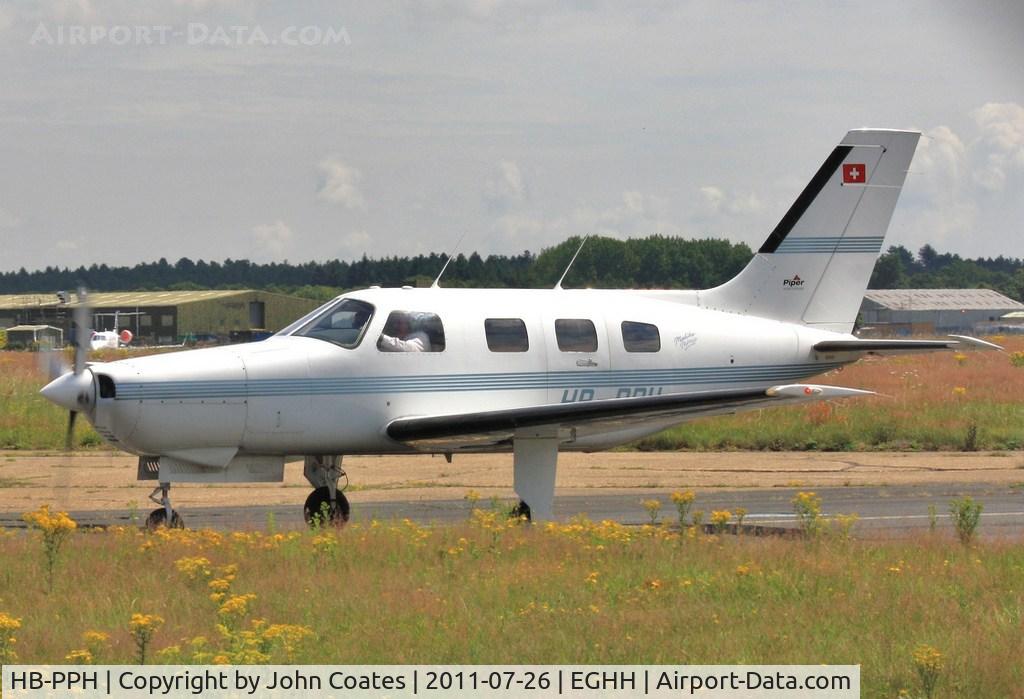 HB-PPH, 1996 Piper PA-46-350P Malibu Mirage C/N 46-36045, Preparing to depart