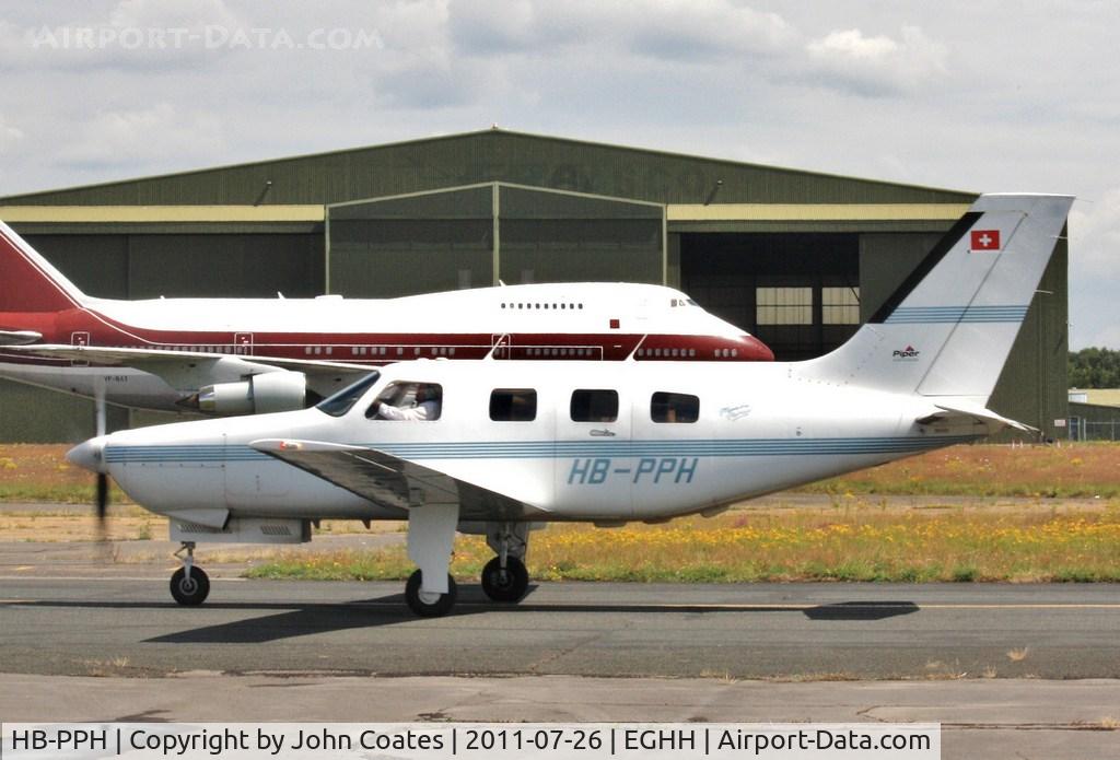 HB-PPH, 1996 Piper PA-46-350P Malibu Mirage C/N 46-36045, Taxiing to depart