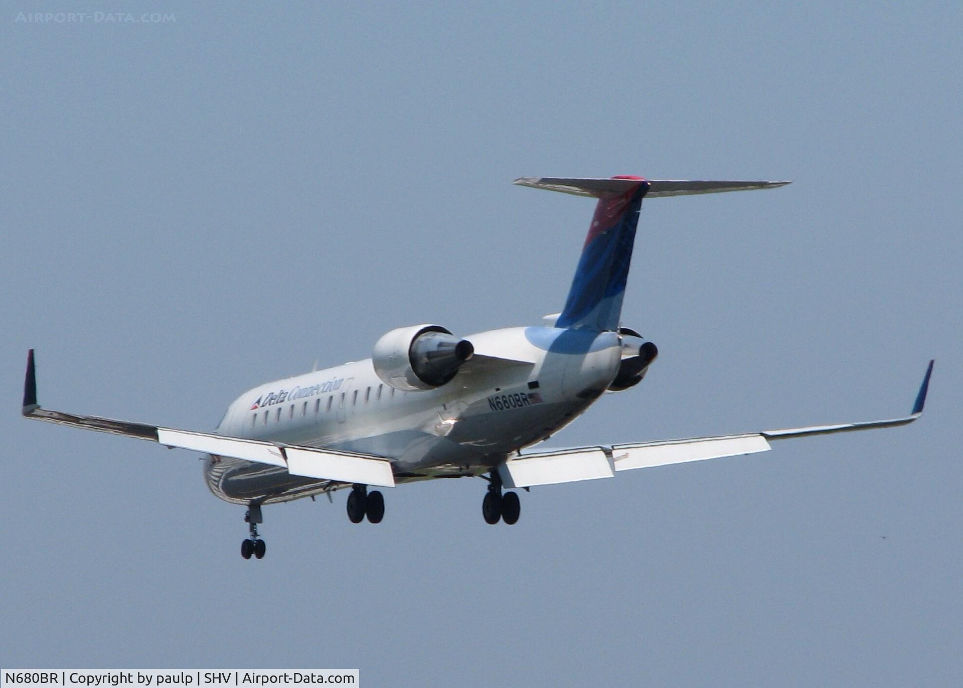 N680BR, 2002 Bombardier CRJ-200ER (CL-600-2B19) C/N 7679, Landing at Shreveport Regional.