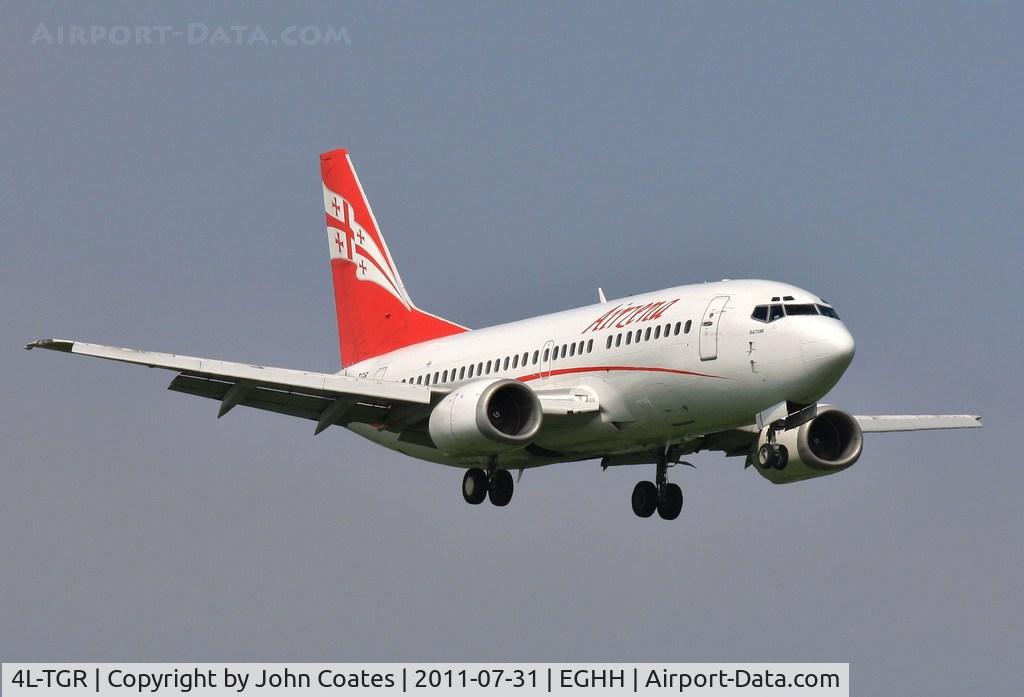 4L-TGR, 1990 Boeing 737-59D C/N 24694, On approach to 08