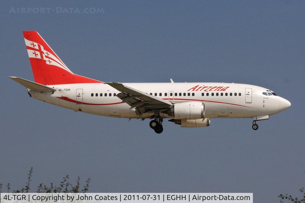 4L-TGR, 1990 Boeing 737-59D C/N 24694, Finals to 08