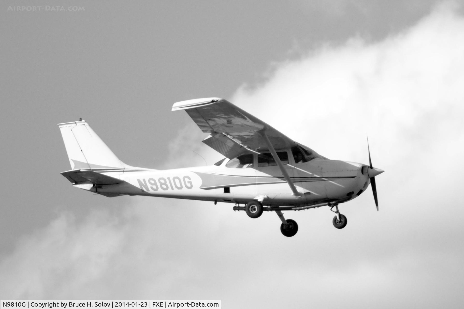 N9810G, 1971 Cessna 172L C/N 17259710, On approach to Runway 8 at FXE