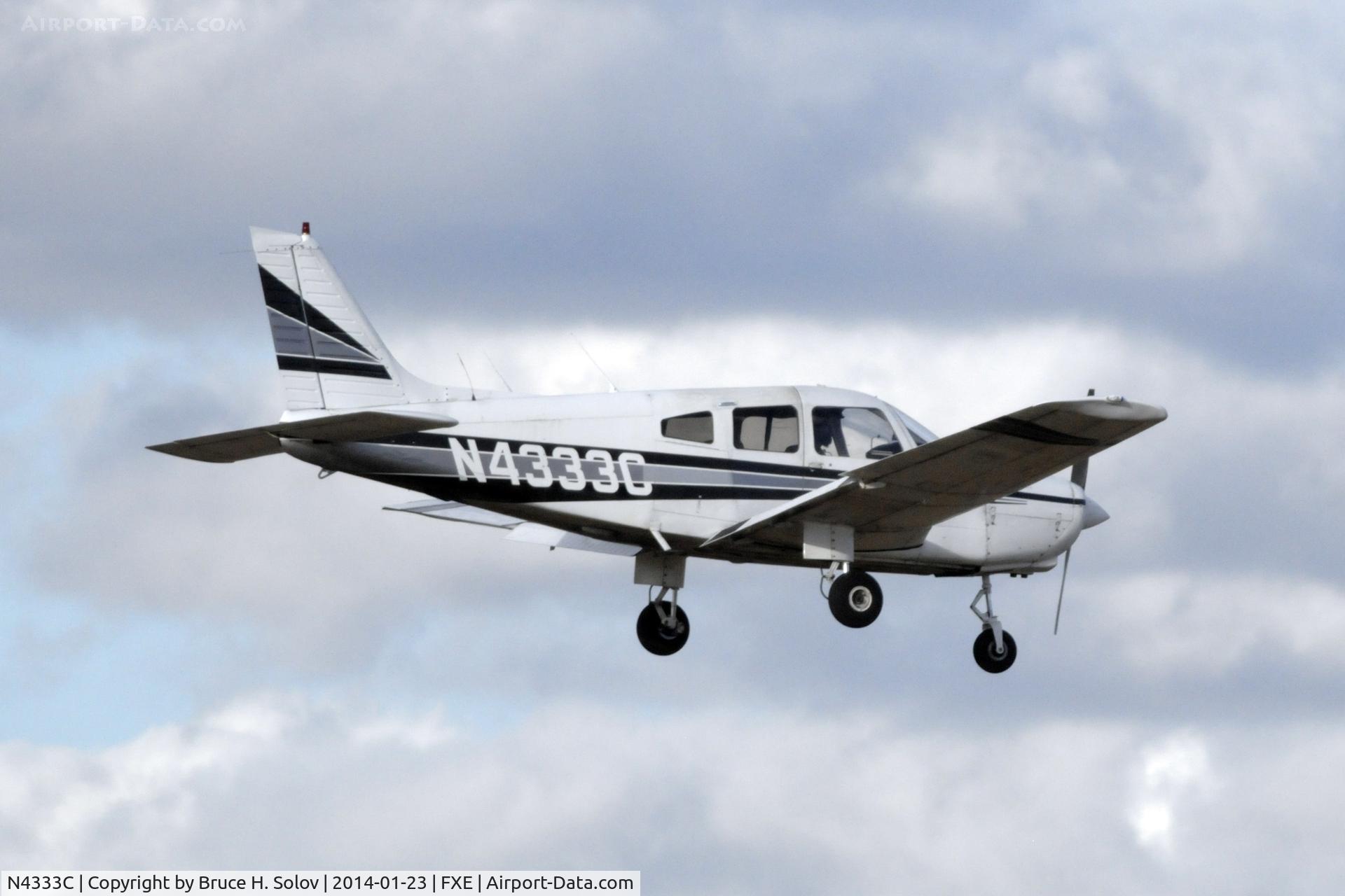 N4333C, 1983 Piper PA-28-161 C/N 28-8416039, On approach to FXE, runway 8...
