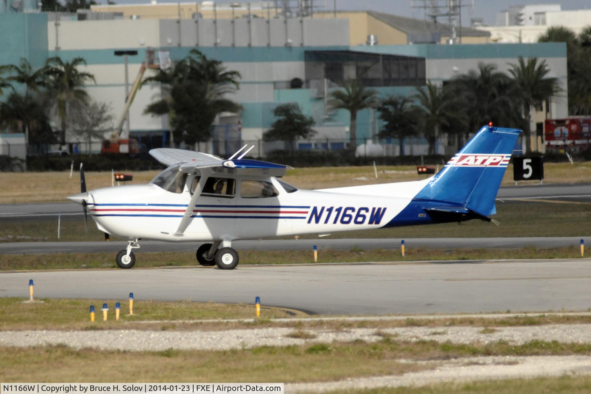 N1166W, 2006 Cessna 172S C/N 172S10363, Lined up for departure at FXE