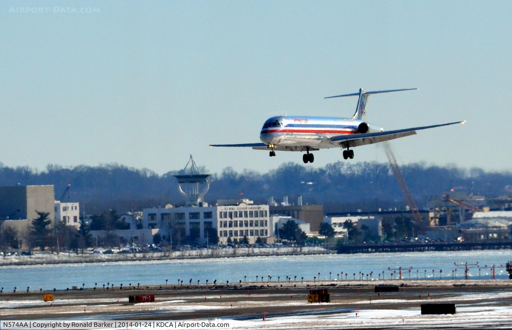 N574AA, 1991 McDonnell Douglas MD-82 (DC-9-82) C/N 53151, Landing approach National