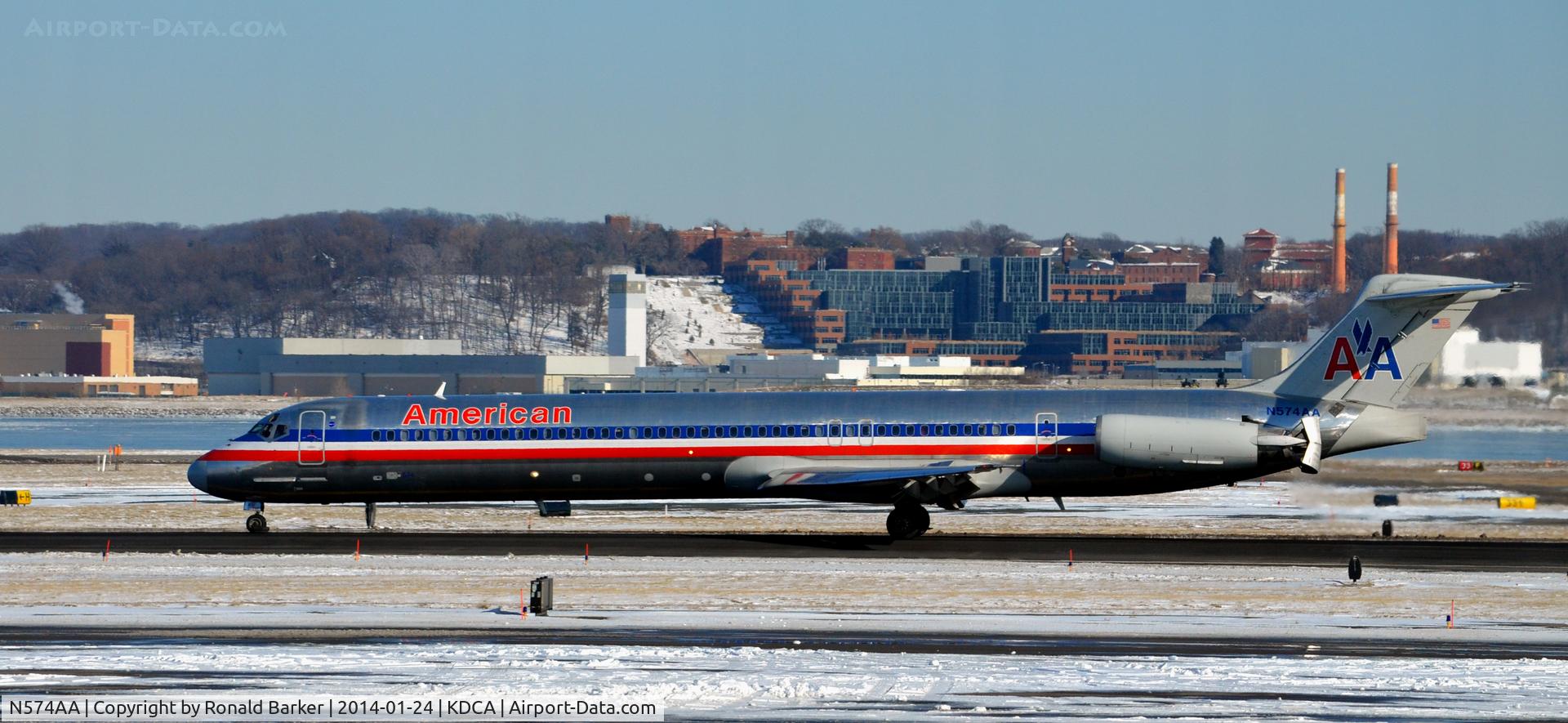 N574AA, 1991 McDonnell Douglas MD-82 (DC-9-82) C/N 53151, Landing roll National
