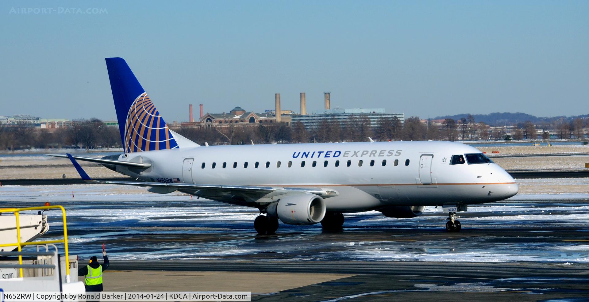 N652RW, 2005 Embraer 170SE (ERJ-170-100SE) C/N 17000075, Taxi National