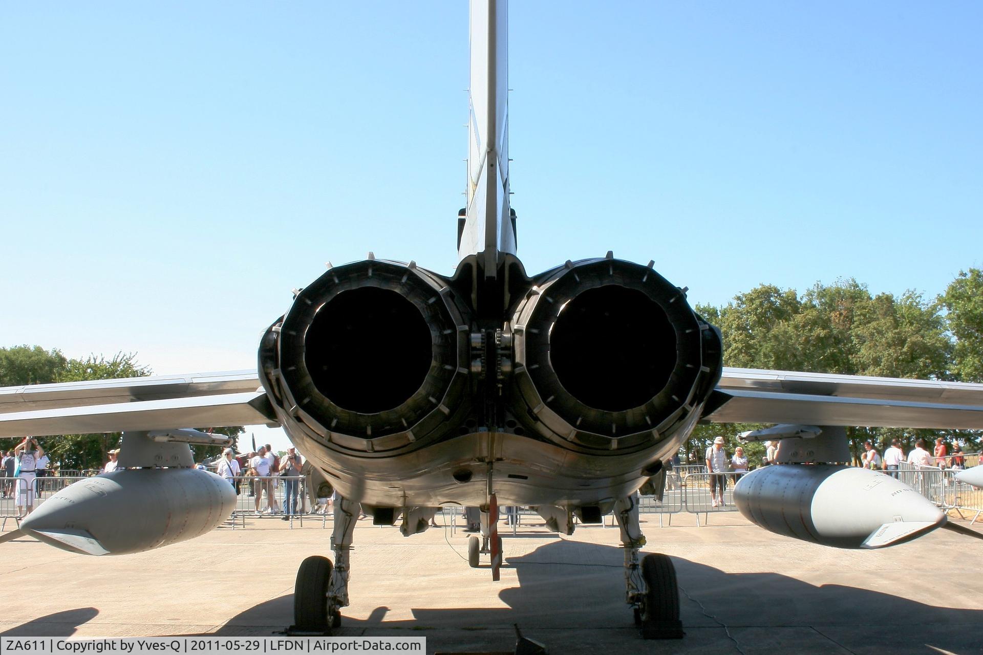 ZA611, 1982 Panavia Tornado GR.4 C/N 148/BS048/3075, Royal Air Force Panavia Tornado GR4, turbojets and thrust reverser system, Rochefort-St Agnant AFB (LFDN-RCO) Open day 2011