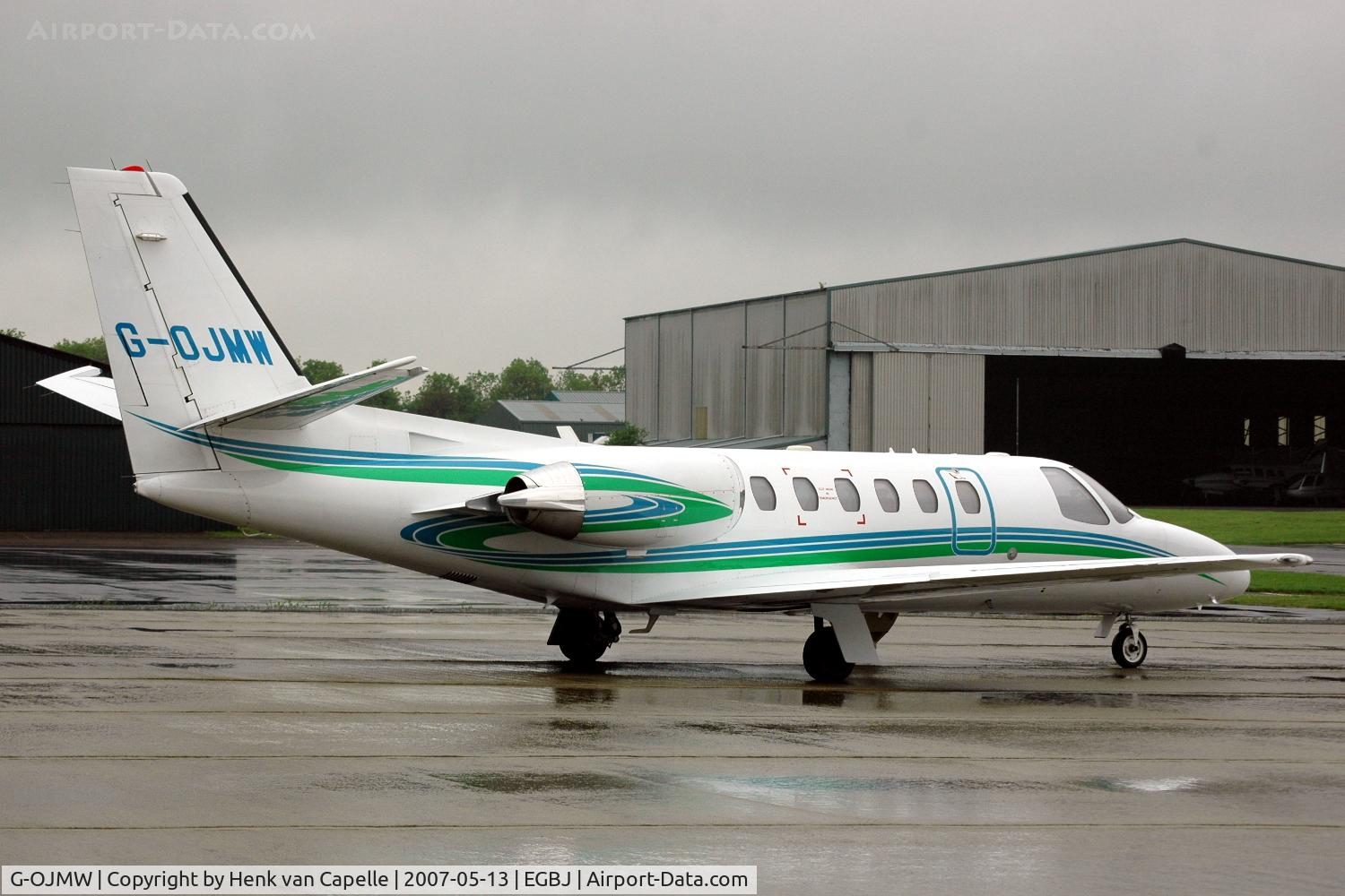 G-OJMW, 2002 Cessna 550 Citation Bravo C/N 550-1042, Citation Bravo at rainy Staverton airport.