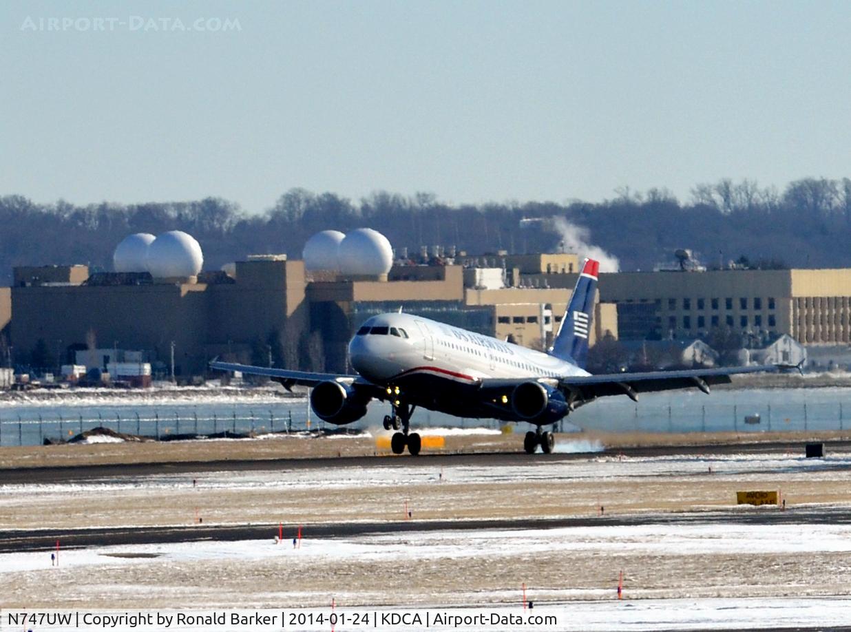 N747UW, 2000 Airbus A319-112 C/N 1301, Landing National