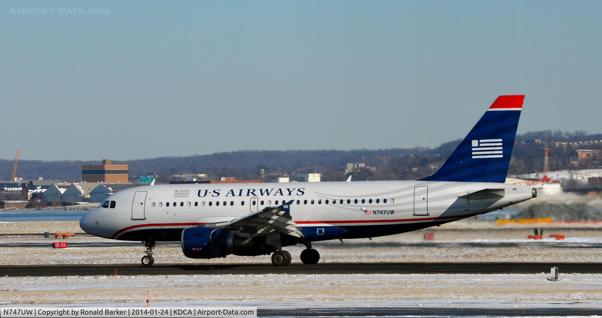 N747UW, 2000 Airbus A319-112 C/N 1301, Landing roll National