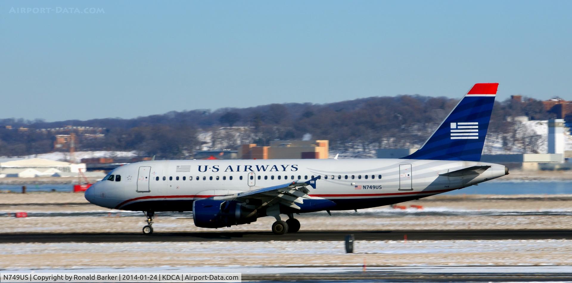 N749US, 2000 Airbus A319-112 C/N 1313, Landing National