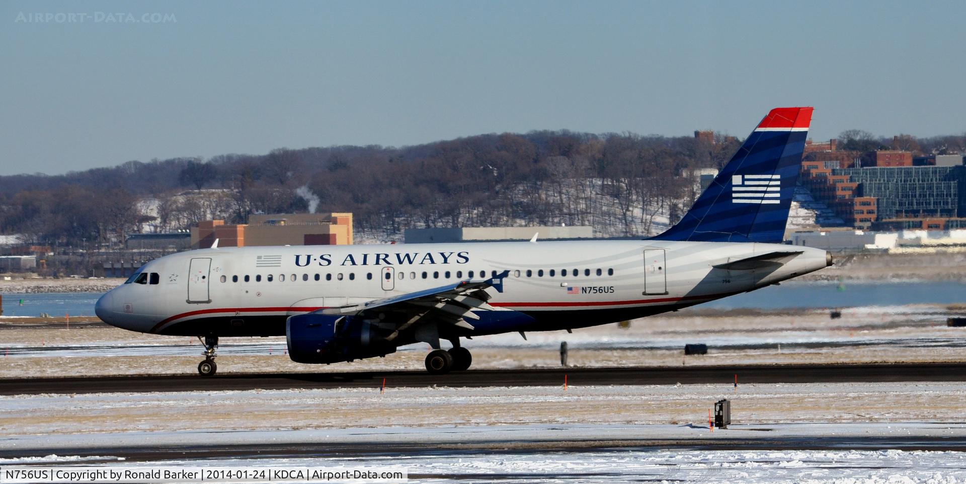 N756US, 2000 Airbus A319-112 C/N 1340, Landing National