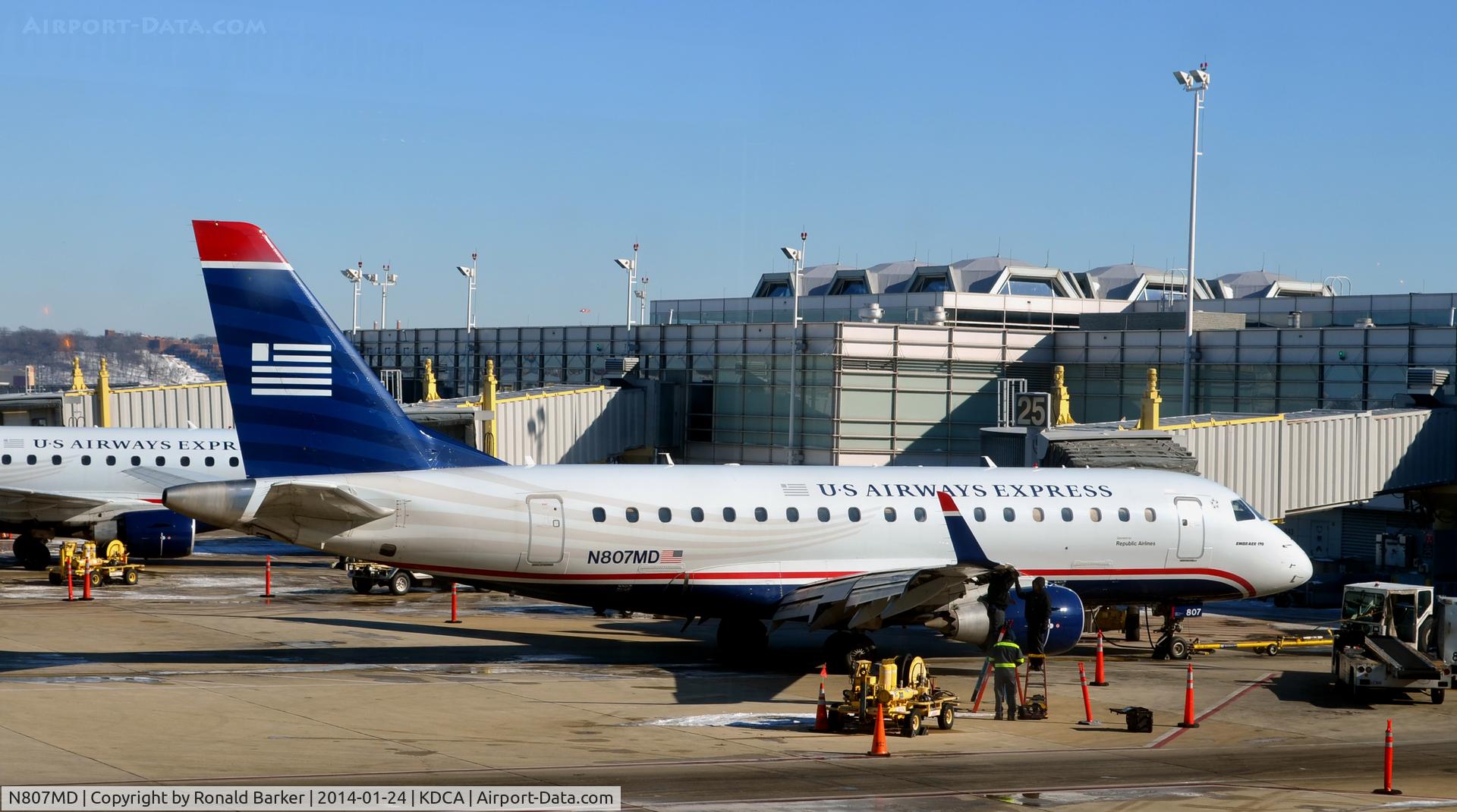N807MD, 2004 Embraer 170SU (ERJ-170-100SU) C/N 17000020, Gate 25 National