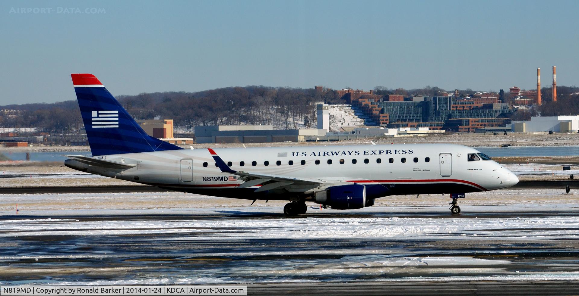 N819MD, 2004 Embraer 170SU (ERJ-170-100SU) C/N 17000040, Taxi National