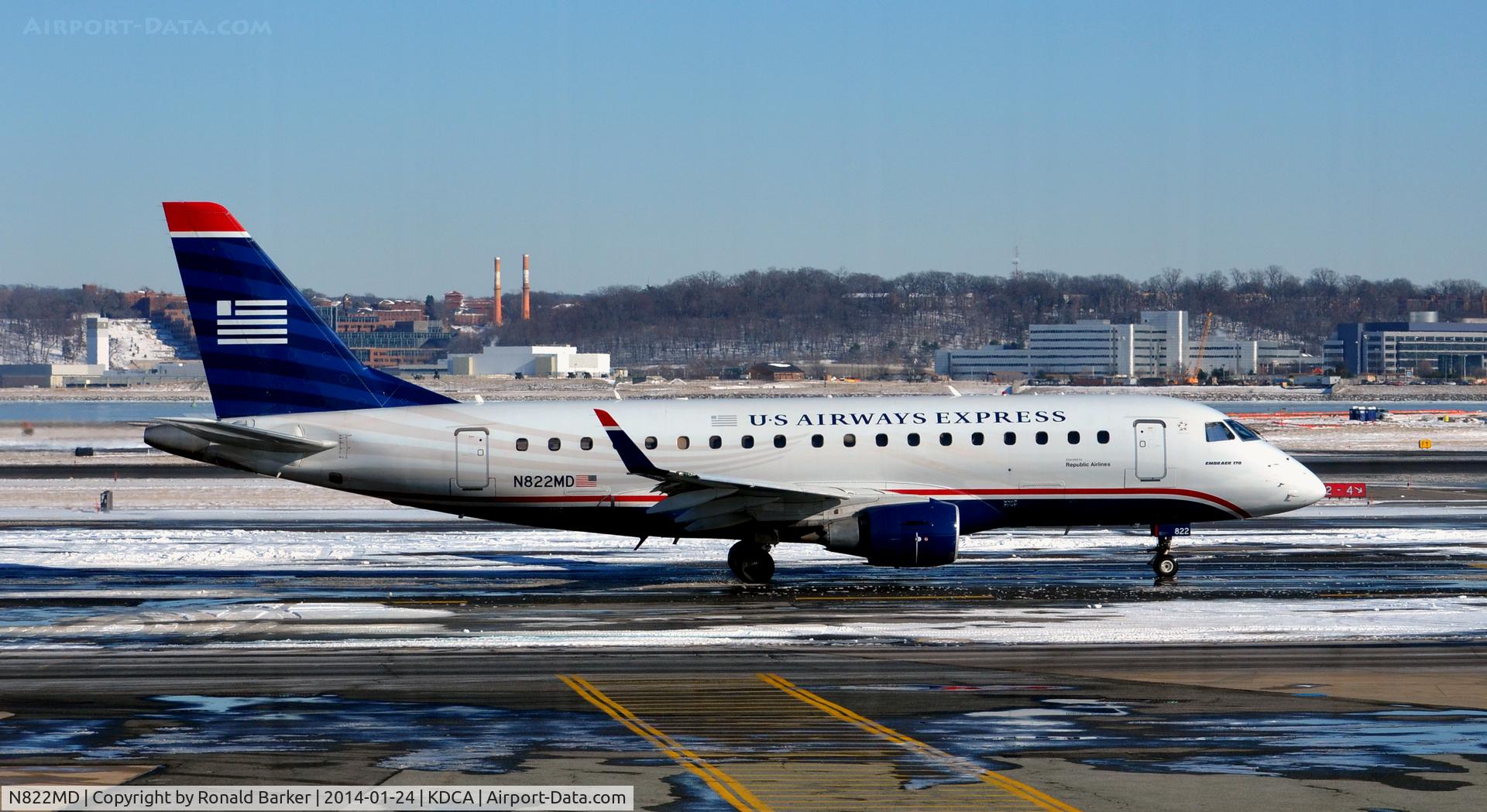 N822MD, 2004 Embraer 170SU (ERJ-170-100SU) C/N 17000043, Taxi National