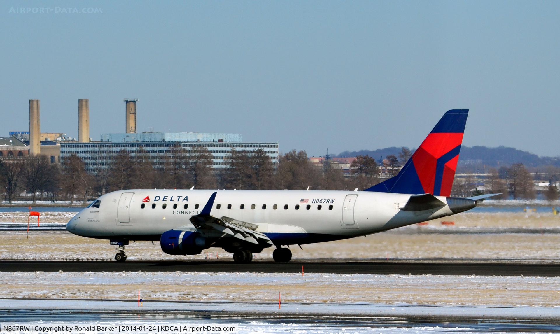 N867RW, 2006 Embraer 170SE (ERJ-170-100SE) C/N 17000130, Landing roll National