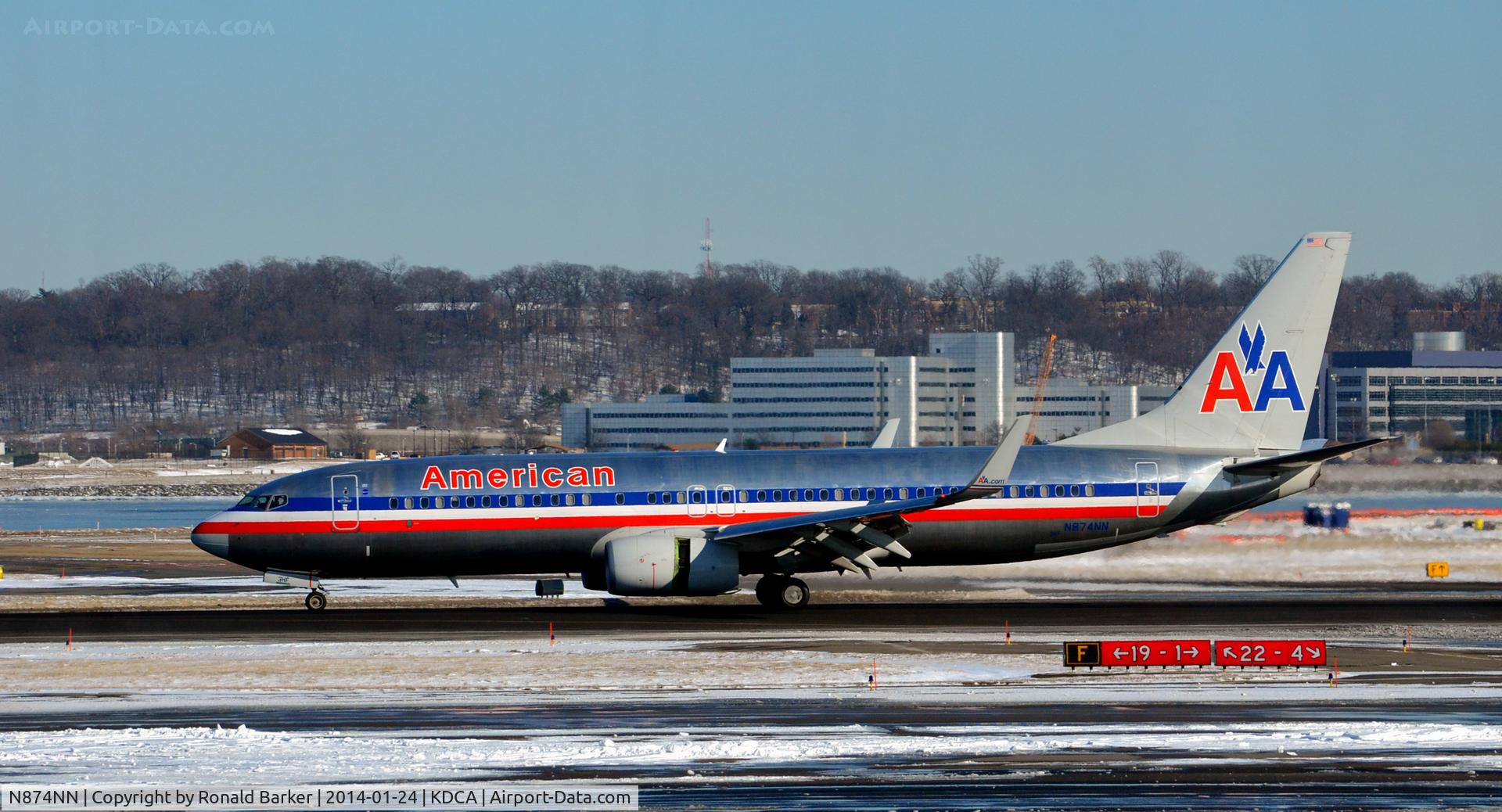 N874NN, 2011 Boeing 737-823 C/N 31129, Landing roll National