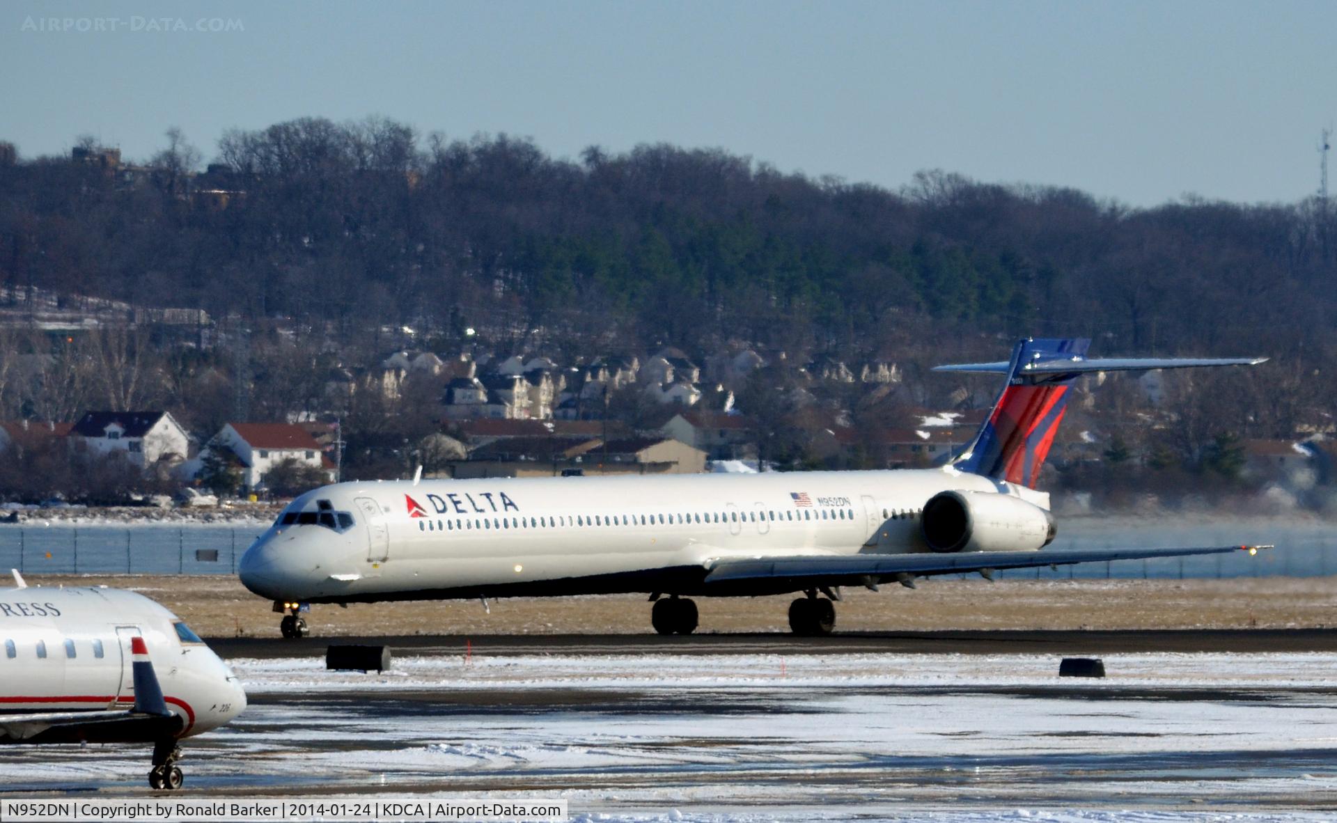 N952DN, 1998 McDonnell Douglas MD-90-30 C/N 53560, On to hold for Takeoff National