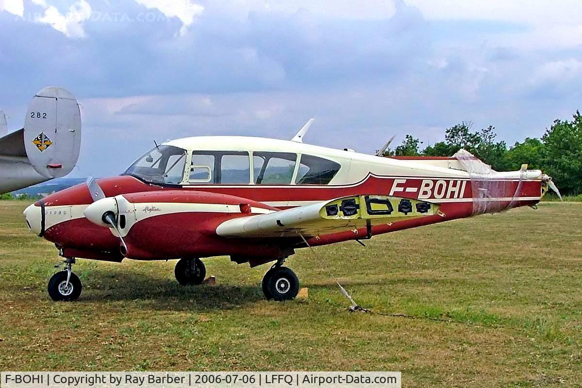 F-BOHI, Piper PA-23-250 Aztec C/N 27319, Piper PA-23-250 Aztec [27-319] La Ferte Alais~F 06/07/2006