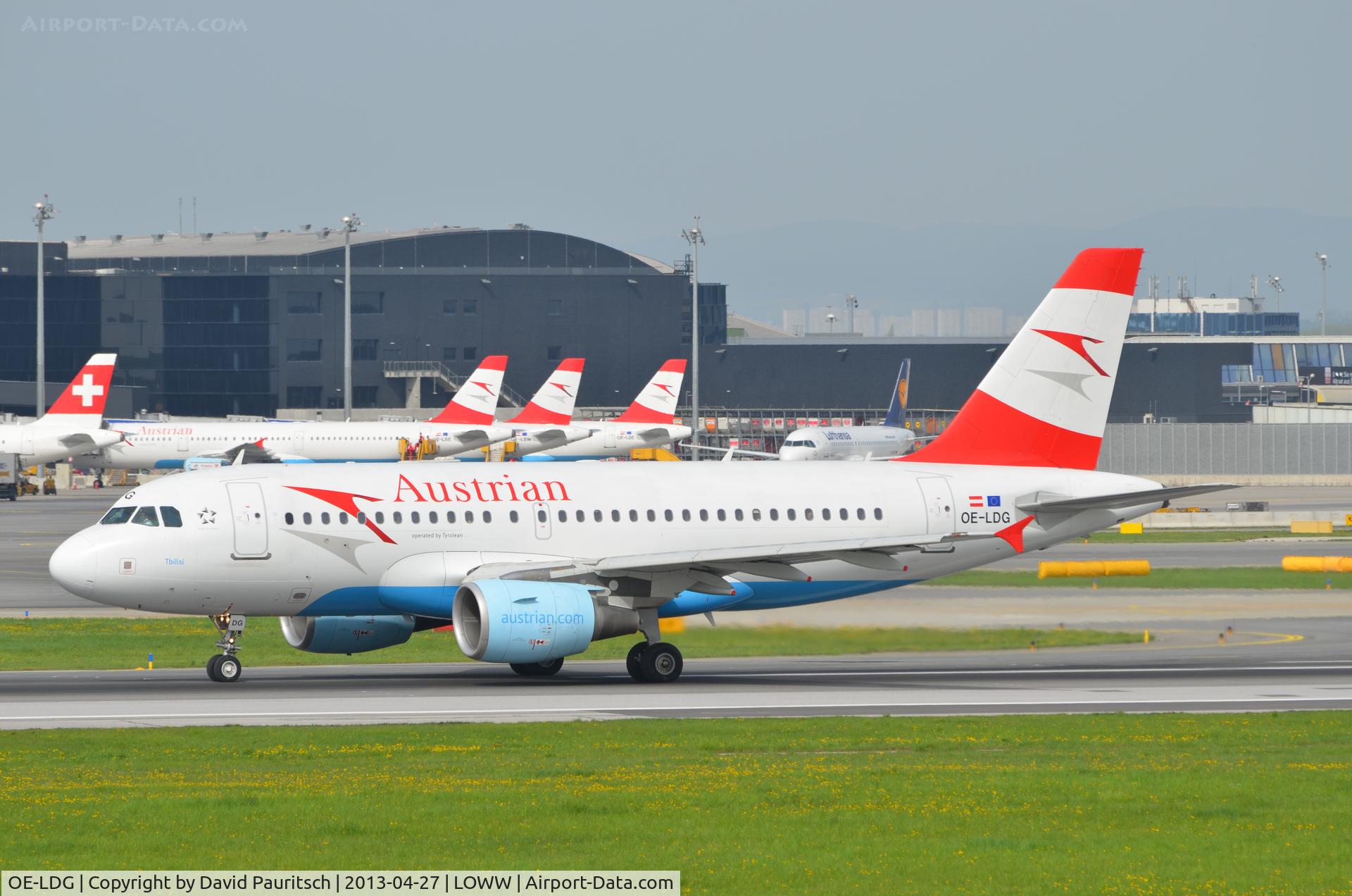 OE-LDG, 2006 Airbus A319-112 C/N 2652, Lining up on RWY 16.