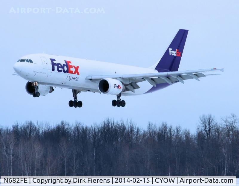 N682FE, 1999 Airbus A300F4-605R C/N 0800, FedEx flight # FDX152, arriving from Buffalo on rwy25.