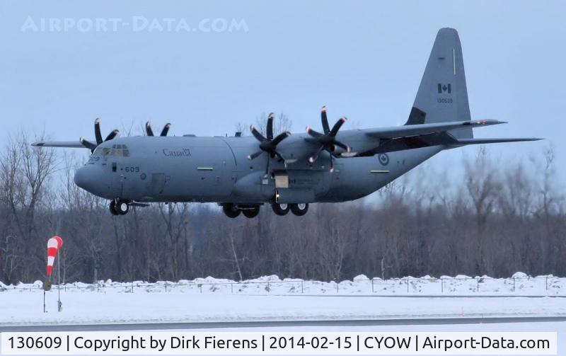 130609, 2010 Lockheed Martin CC-130J-30 Hercules C/N 382-5652, R.C.A.F. cargo flight arriving on rwy 25.