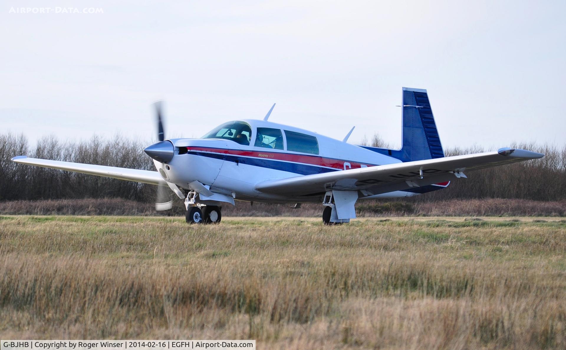 G-BJHB, 1981 Mooney M20J 201 C/N 24-1190, Visiting Mooney 201 holding prior to departure.