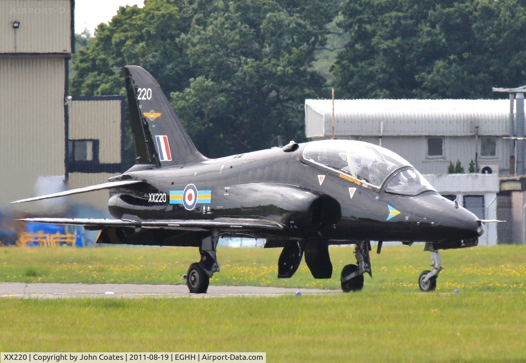 XX220, 1978 Hawker Siddeley Hawk T.1A C/N 056/312056, Taxiing on arrival