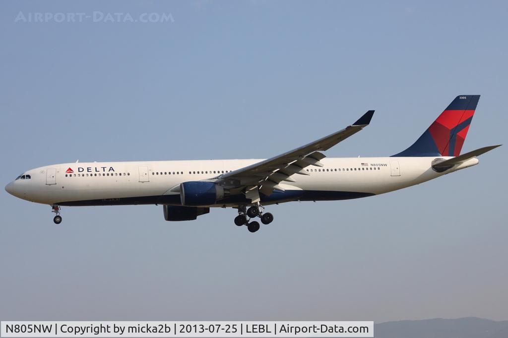 N805NW, 2003 Airbus A330-323 C/N 0552, Landing