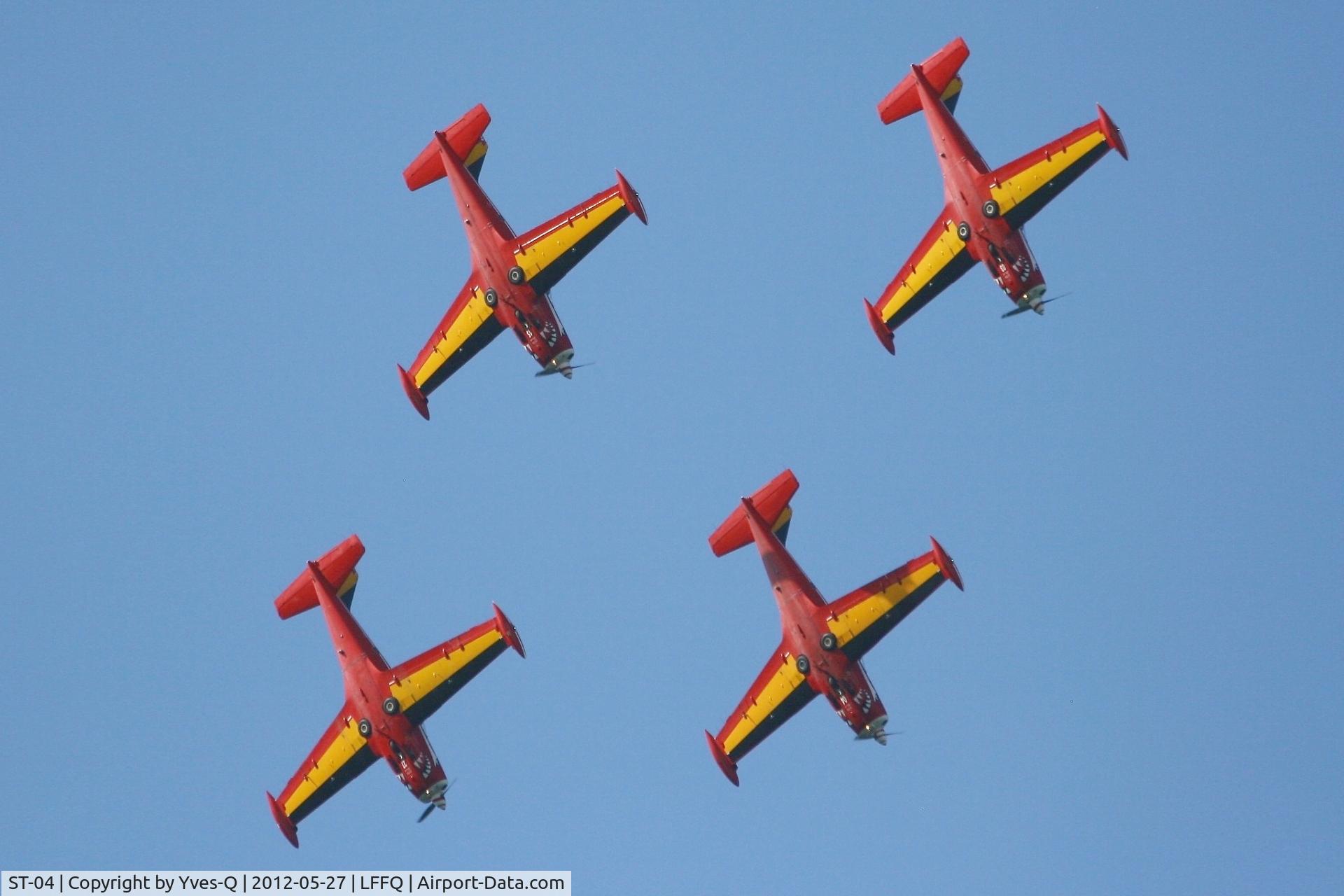 ST-04, SIAI-Marchetti SF-260MB C/N 10-04, SIAI SF-260M Marchetti (cn 10-04), Red Devils, Belgium Aerobatic Team, La Ferté-Alais Airfield (LFFQ) Air show 2012