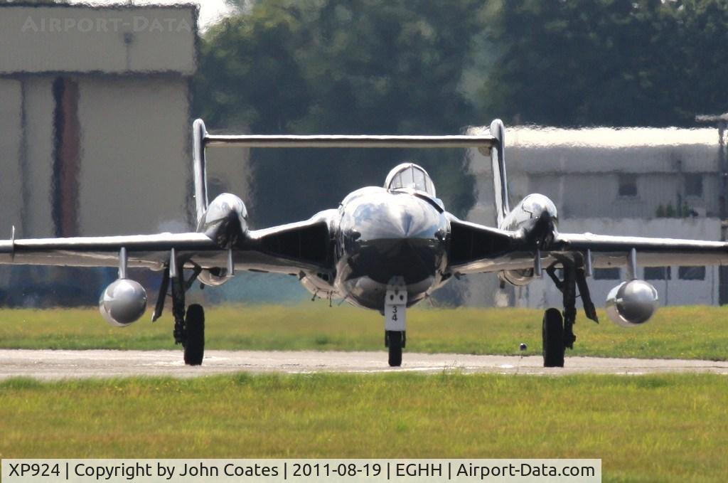 XP924, 1963 De Havilland DH-110 Sea Vixen D.3 C/N 10132, Off to perform at the seafront
