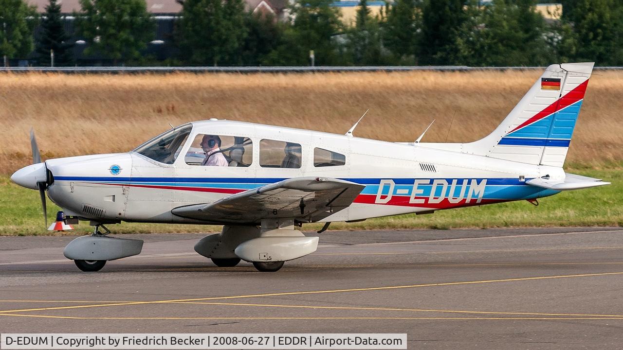 D-EDUM, Piper PA-28-181 Archer II C/N 28-90055, taxying to the active