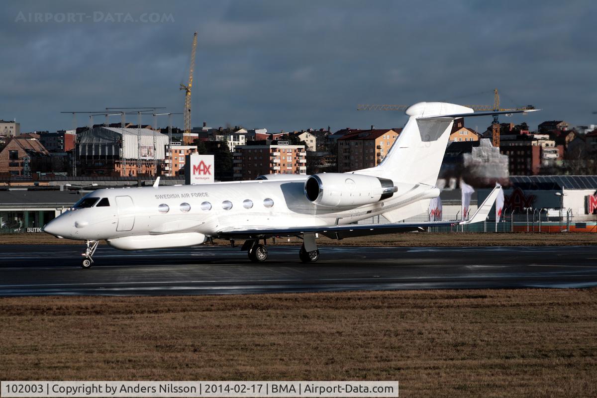 102003, 1993 Gulfstream Aerospace S.102B Korpen (G-IV) C/N 1216, Lining up runway 30.