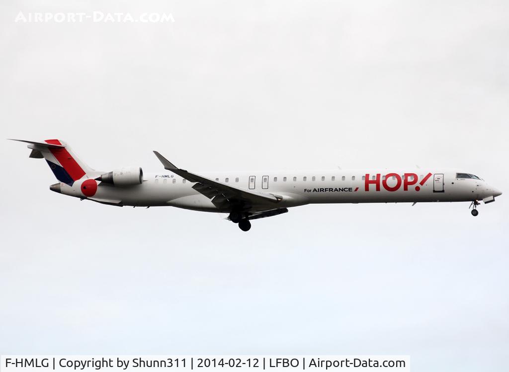 F-HMLG, 2011 Bombardier CRJ-1000EL NG (CL-600-2E25) C/N 19012, Landing rwy 14R