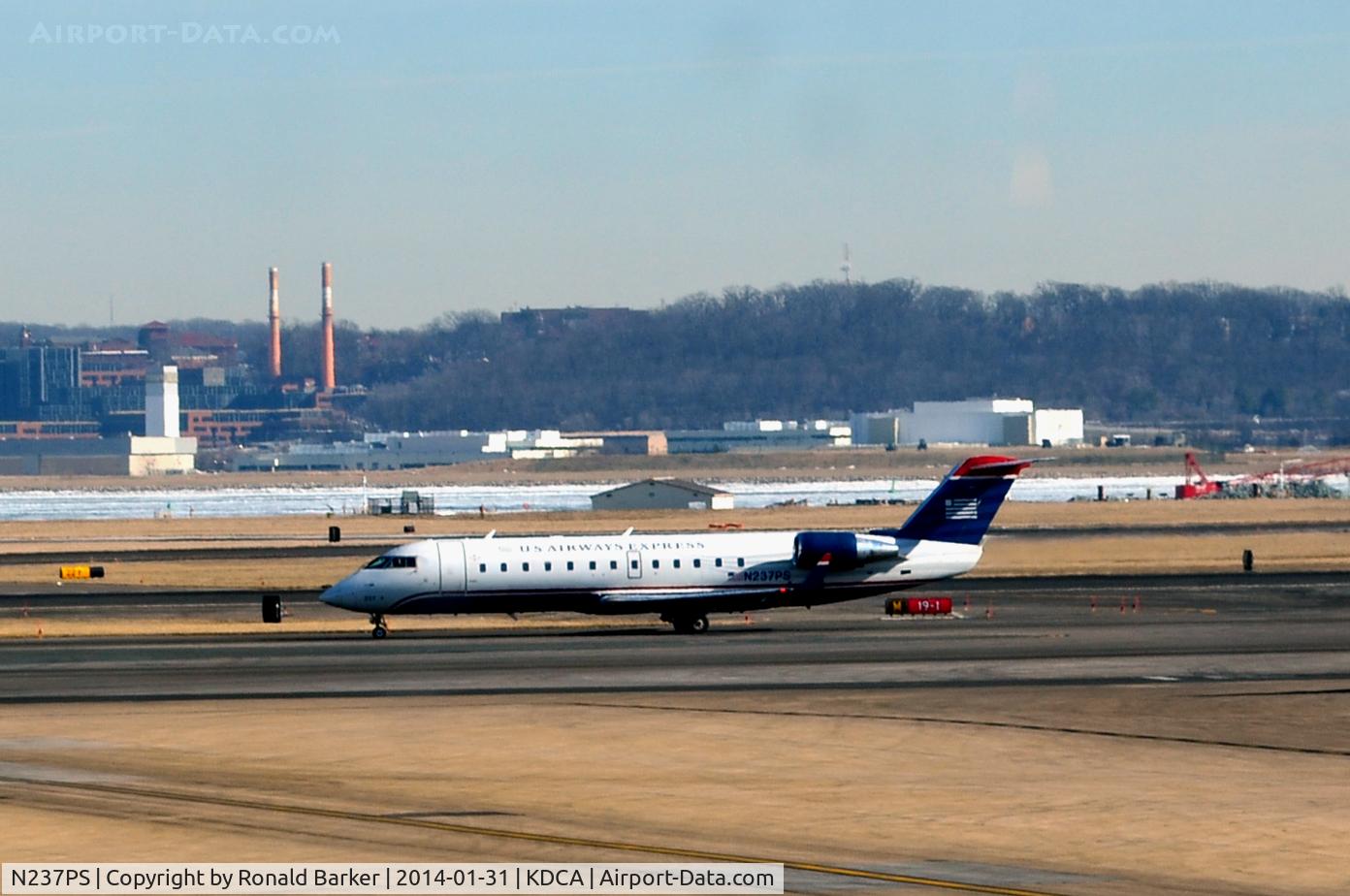 N237PS, 2004 Canadair CL-600-2B19 Regional Jet CRJ-200ER C/N 7906, Taxi National