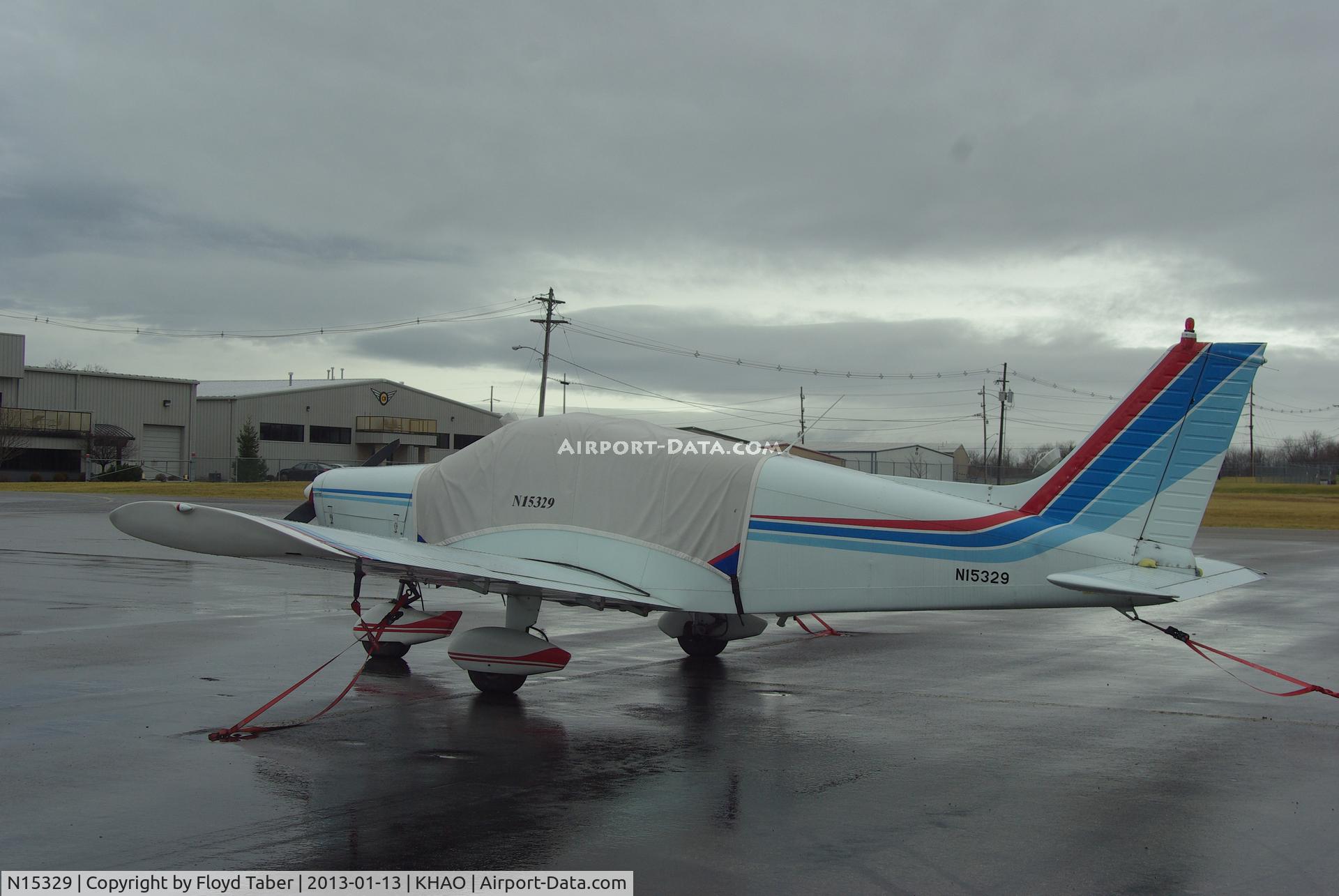 N15329, 1972 Piper PA-28-140 C/N 28-7325041, On the ramp