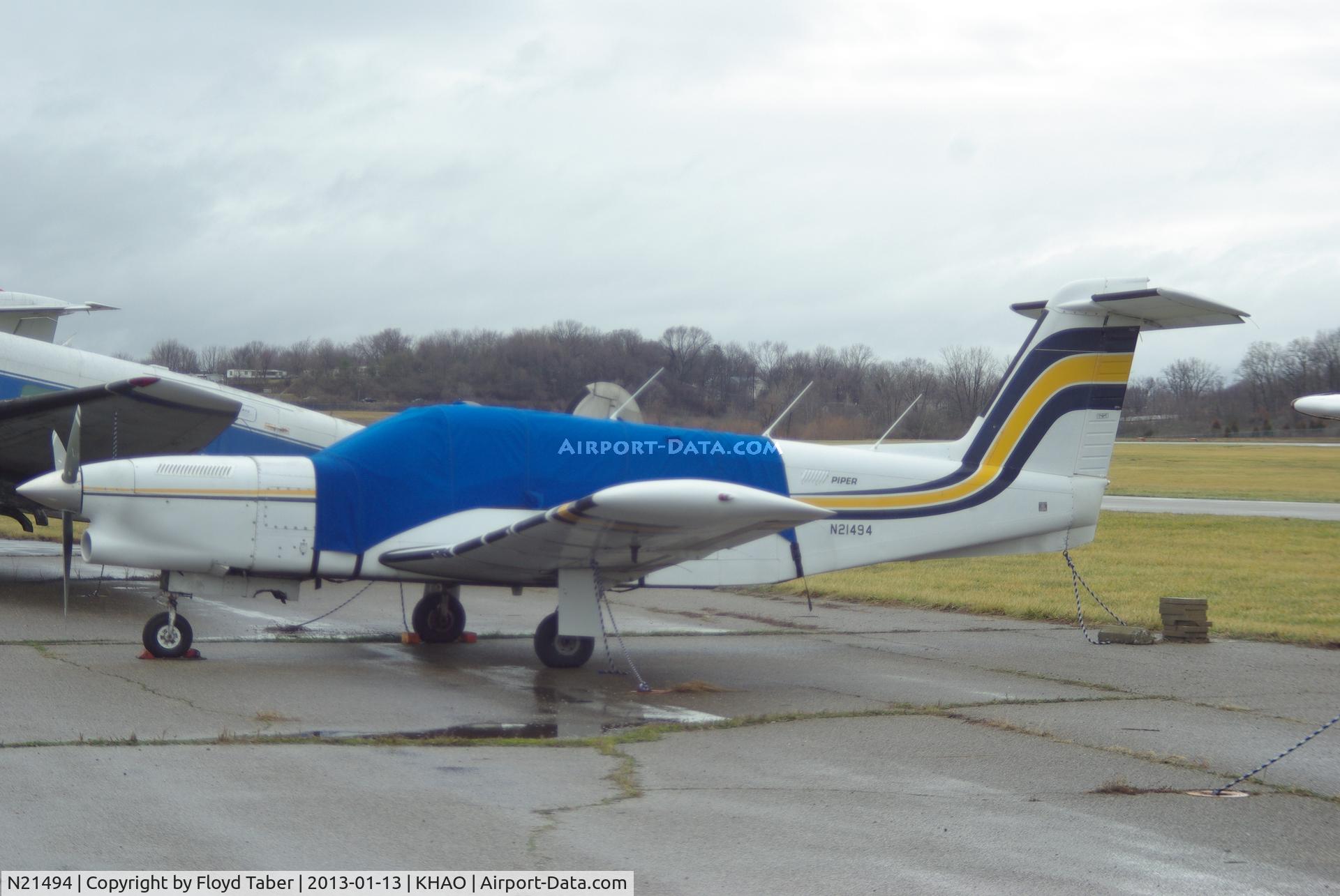 N21494, 1978 Piper PA-32RT-300T Turbo Lance II C/N 32R-7887216, On the ramp