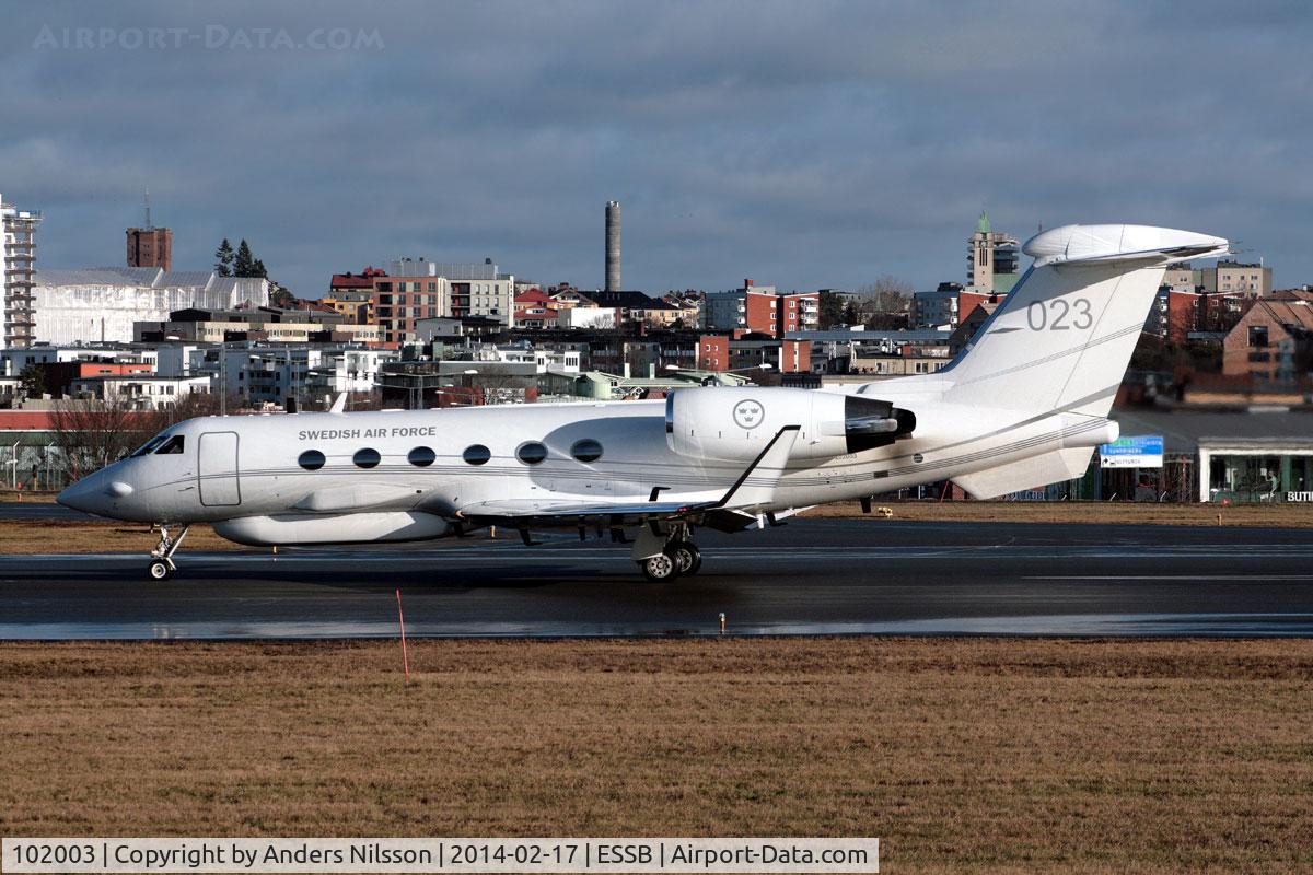 102003, 1993 Gulfstream Aerospace S.102B Korpen (G-IV) C/N 1216, Departing runway 30.