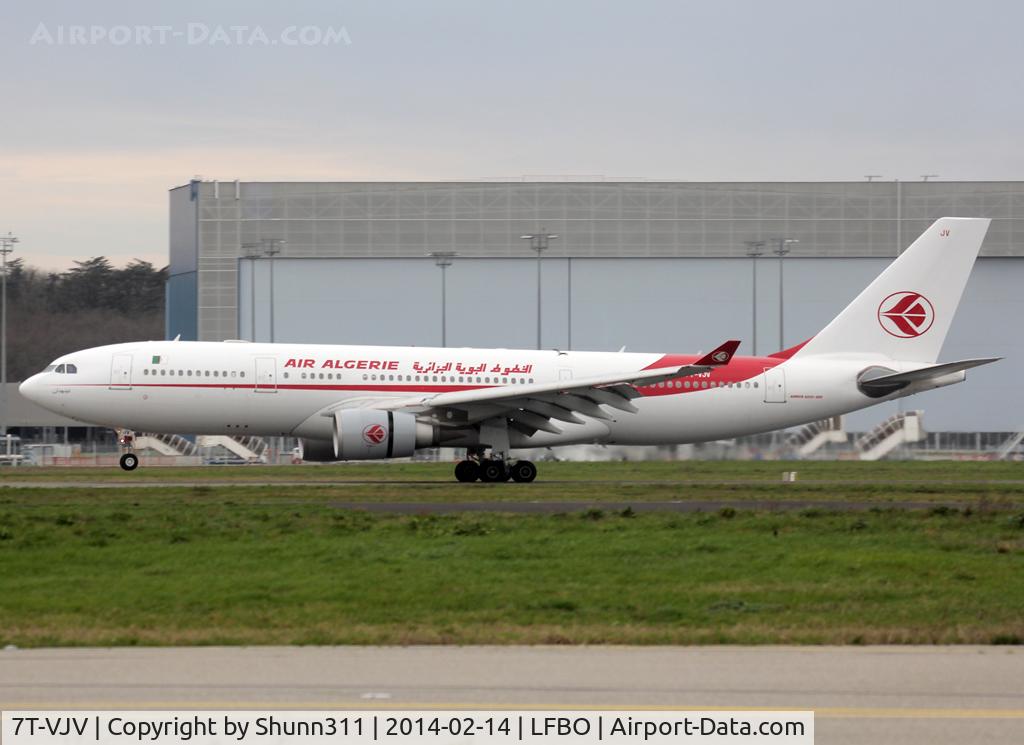 7T-VJV, 2004 Airbus A330-202 C/N 644, Landing rwy 14R for emergency landing... New c/s