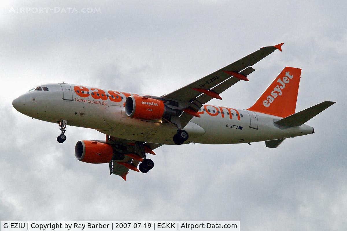 G-EZIU, 2005 Airbus A319-111 C/N 2548, Airbus A319-111 [2548] (EasyJet) Gatwick~G 19/07/2007