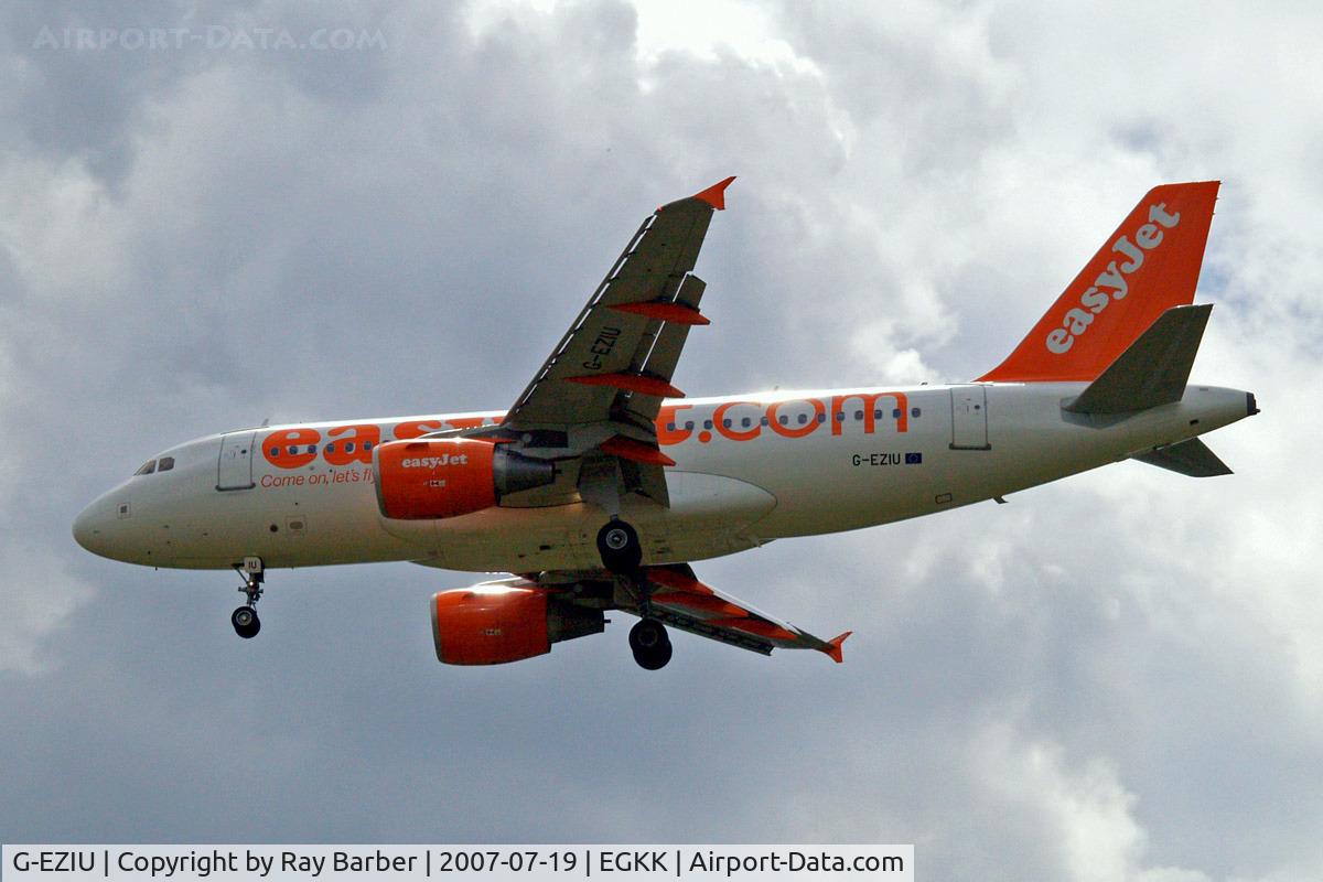 G-EZIU, 2005 Airbus A319-111 C/N 2548, Airbus A319-111 [2548] (EasyJet) Gatwick~G 19/07/2007