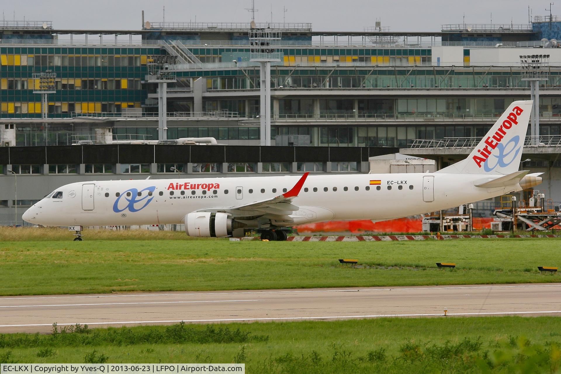EC-LKX, 2011 Embraer 195LR  (ERJ-190-200LR) C/N 19000437, Embraer ERJ-195LR, Taxiing after Landing Rwy 26, Paris-Orly Airport (LFPO-ORY)