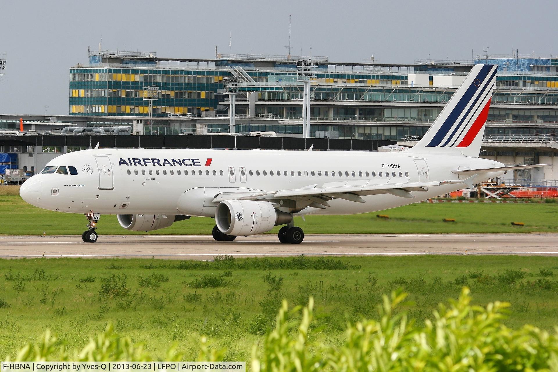 F-HBNA, 2010 Airbus A320-214 C/N 4335, Airbus A320-214, Landing Rwy 26, Paris-Orly Airport (LFPO-ORY)