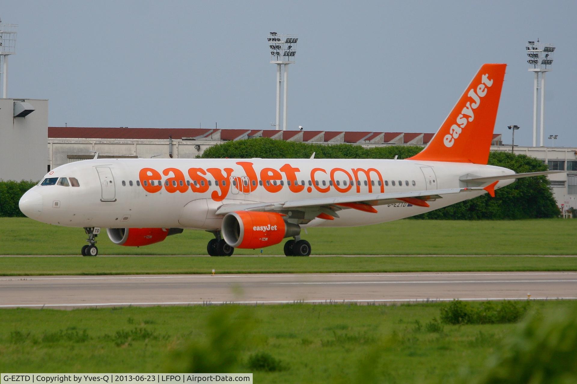 G-EZTD, 2009 Airbus A320-214 C/N 3909, Airbus A320-214, Taxiing after Landing Rwy 26, Paris-Orly Airport (LFPO-ORY)