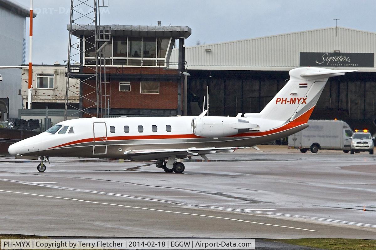 PH-MYX, 2000 Cessna 650 Citation VII C/N 650-7117, 2000 Cessna 650 Citation 7, c/n: 650-7117 at Luton