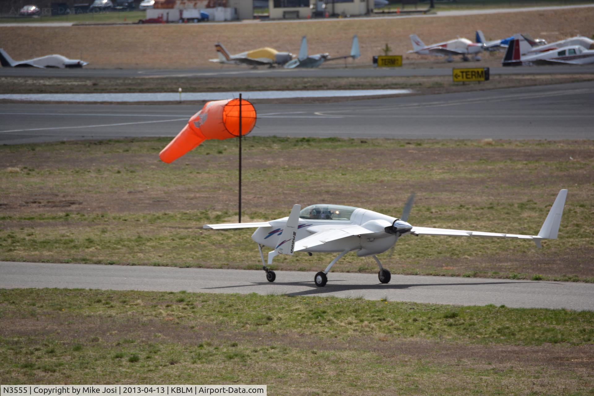 N3555, 2001 Rutan Long-EZ C/N 1 (N3555), Taxi at BLM