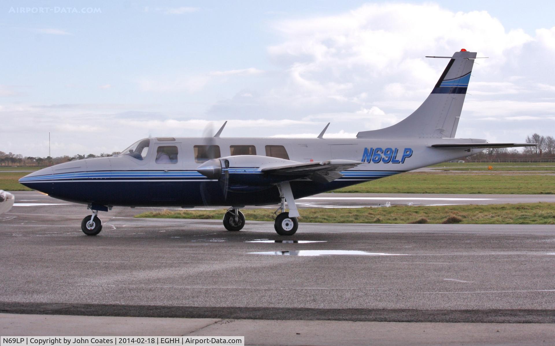 N69LP, 1978 Piper PA-60-601P Aerostar C/N 61P-0541-230, Taxiing to depart