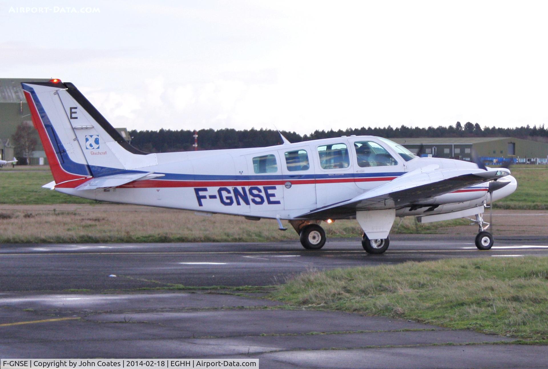 F-GNSE, Beech 58 Baron C/N TH-1705, Taxiing to depart BHL